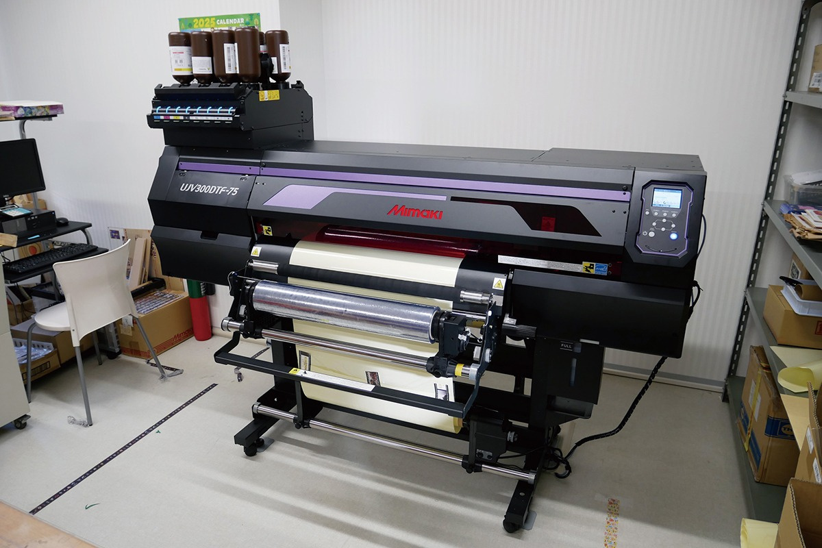 The UJV300DTF-75 UV-DTF printer, installed at the Nagano factory in September 2025.